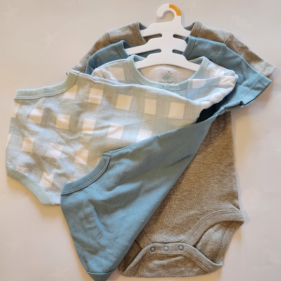 Set of 3 Cloud Island One Piece Henley Short Sleeve Bodysuit - Size 12 M - NWT - Picture 2 of 3